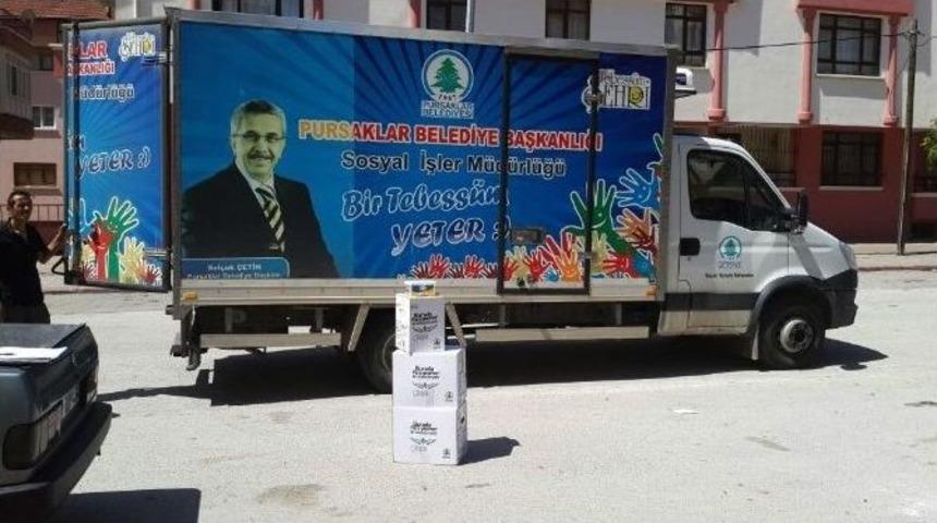 Tebess&uuml;m &Ccedil;arşısı 1200 Aileye Gıda Paketi Dağıttı