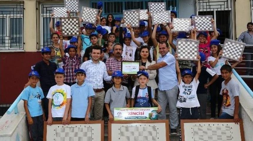 &Ccedil;evreci Okullar &Ouml;d&uuml;llendirildi