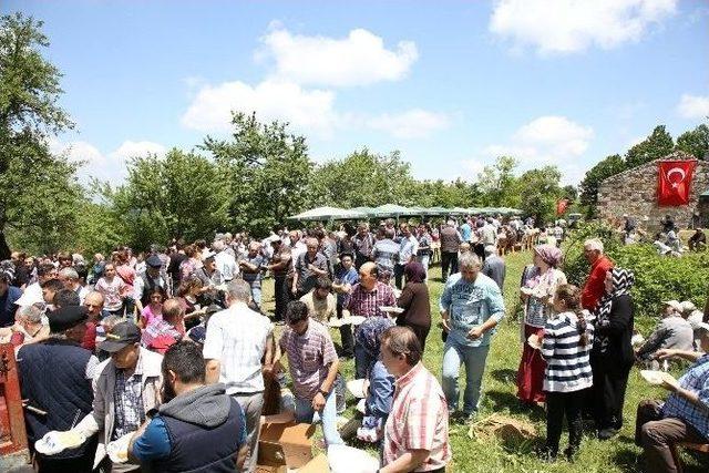 S&ouml;ğ&uuml;t&rsquo;&uuml;n G&uuml;nd&uuml;z Bey K&ouml;y&uuml;nde Şenlik D&uuml;zenlendi 1