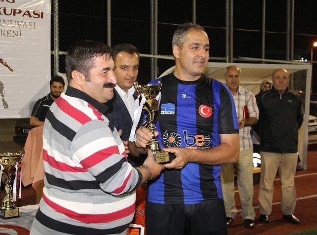 Elazığ’da Valilik Kupasını İl Milli Eğitim Müdürlüğü Kazandı