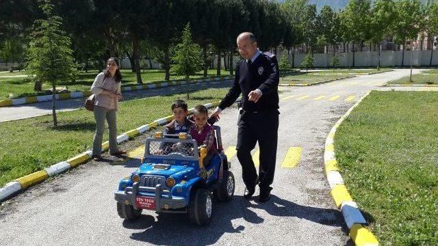 Polisten Bin 500 &Ouml;ğrenciye Trafik Eğitimi 1