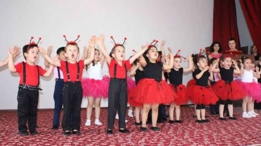 Hastane Kreşinde Yıl Sonu G&ouml;sterisi