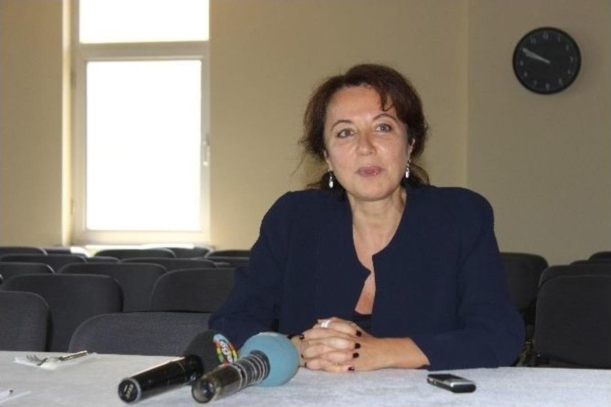 Zeynep Erkunt Armağan, Erkunt Trakt&ouml;r Fabrikasını Egeli Gazetecilere Tanıttı