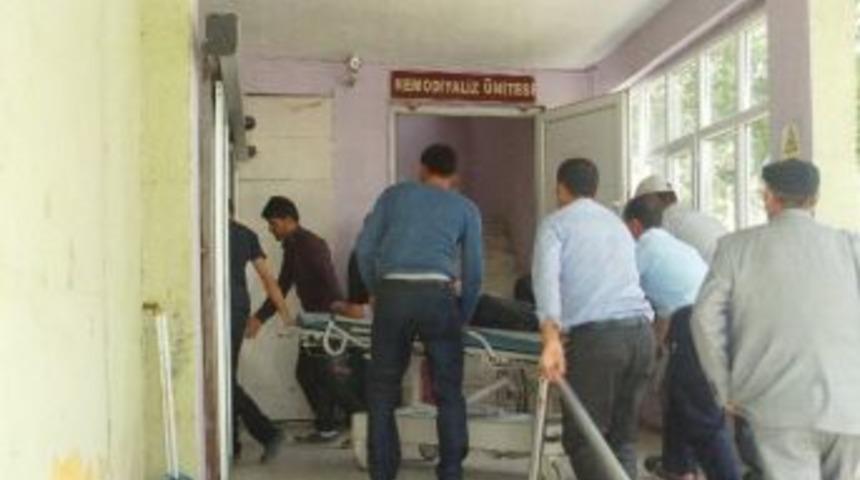 &Ouml;zalp&rsquo;ta Trafik Kazası; 1 Yaralı