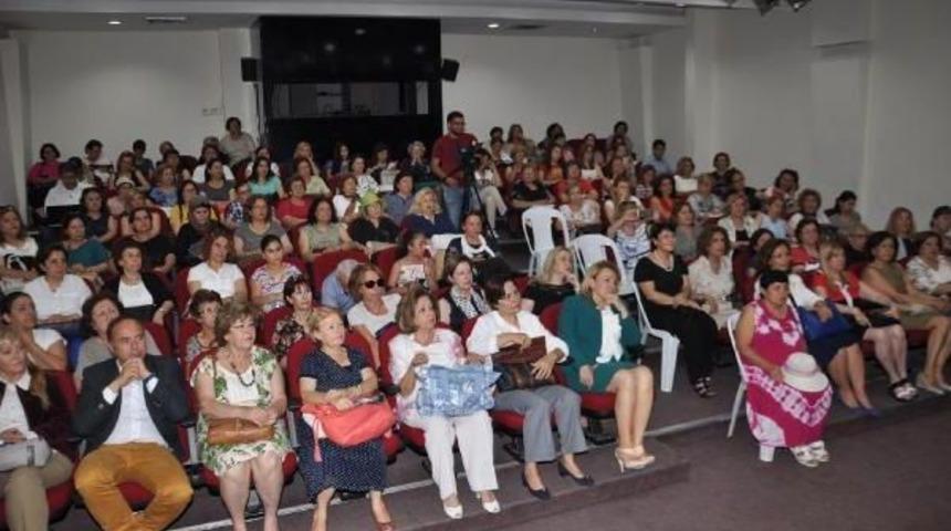 İzmir'de Kadınlardan Aym'nin 'imam Nikahı' Kararına Tepki