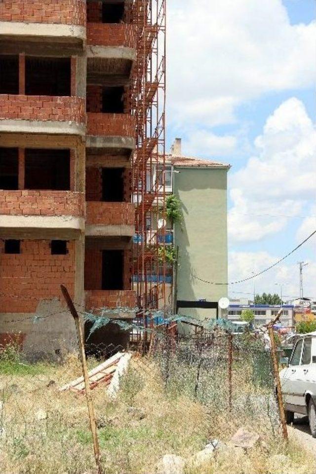 Yaz Tatilinde &Ccedil;alıştığı İnşaatın 8. Katından D&uuml;şen Gen&ccedil; &Ouml;ld&uuml; 1