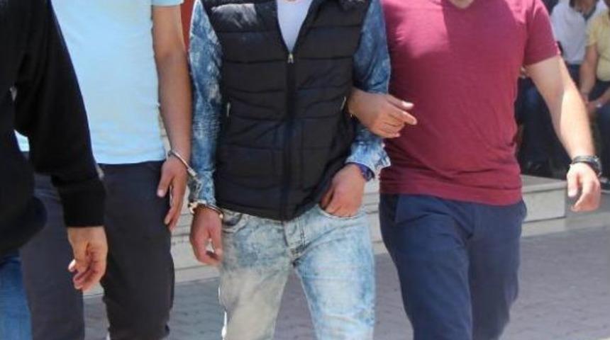 Firari Asker, 14 Yaşındaki &Ccedil;ocuğa Tecav&uuml;zden Tutuklandı