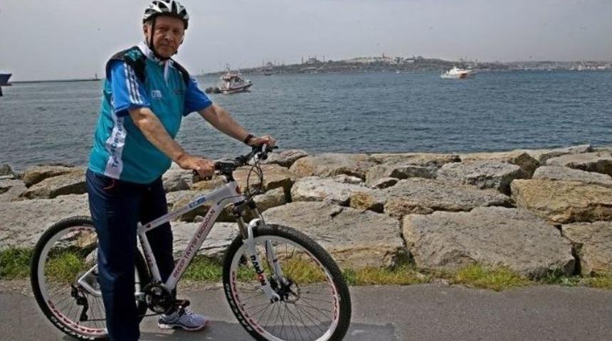 Cumhurbaşkanı Erdoğan Bisikletini &Ccedil;aykur Rizespor&rsquo;a Hediye Etti