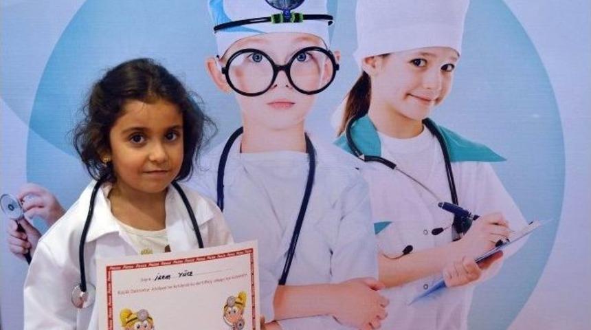 Piazza &Ccedil;ocuk At&ouml;lyeleri&rsquo;nde Sertifika Sevinci