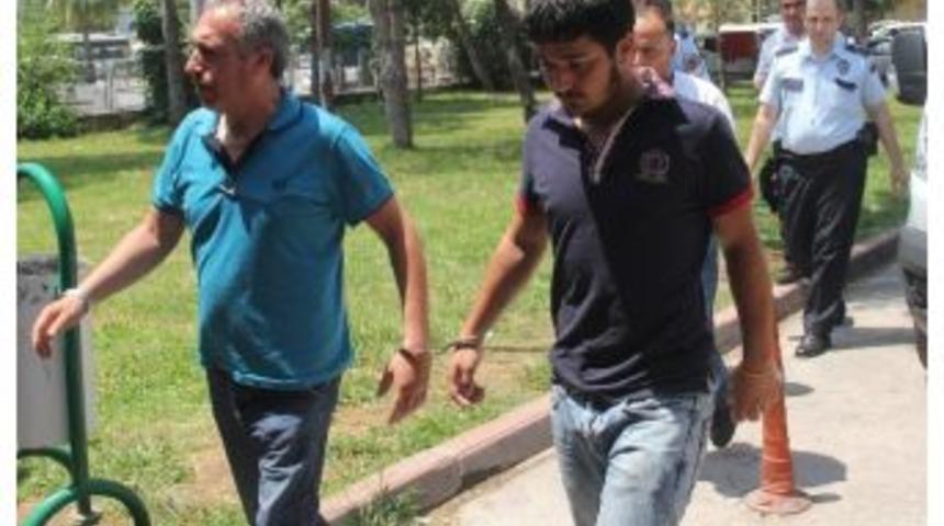 Okul M&uuml;d&uuml;r&uuml;ne Bı&ccedil;ak &Ccedil;eken Baba-oğul G&ouml;zaltına Alındı