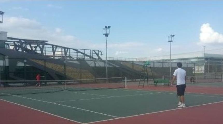 Ahd Spor Tesislerinde Tenis Turnuvası Heyecanı