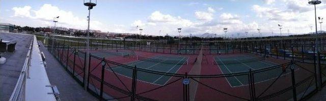 Ahd Spor Tesislerinde Tenis Turnuvası Heyecanı