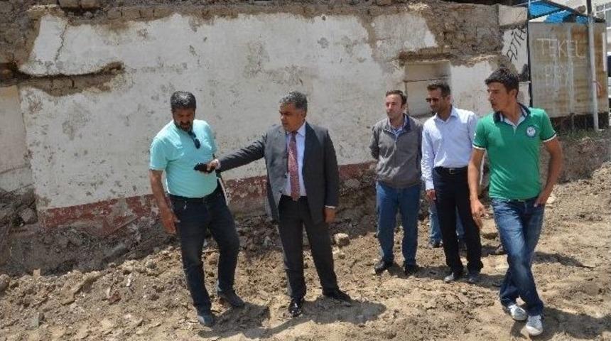 Başkan &Ouml;zg&uuml;ven Yol &Ccedil;alışmalarını İnceledi