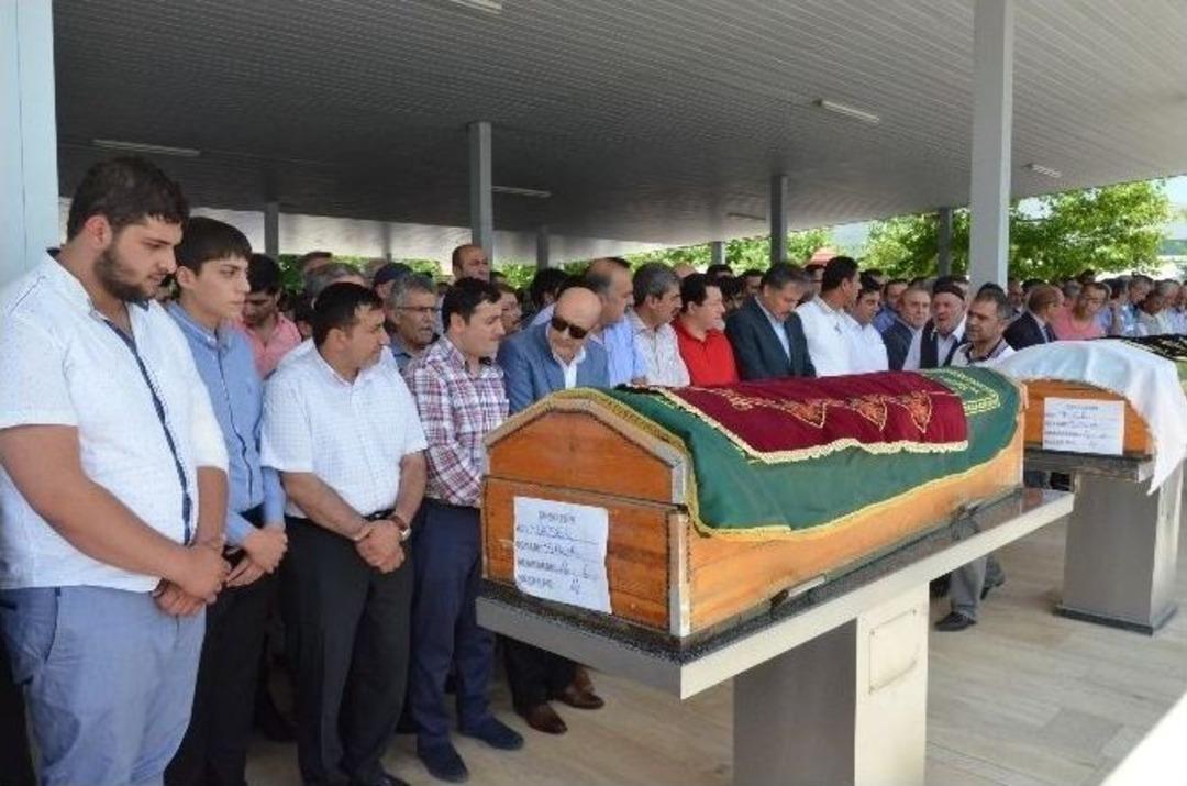 İşadamı Y&uuml;ksel Salik Ve Eşi G&ouml;zyaşları Arasında Toprağa Verildi