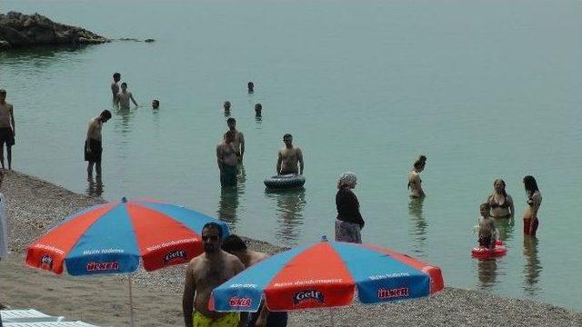 Akçakoca’nın Mavi Bayraklı Plajı Törenle Hizmete Açıldı