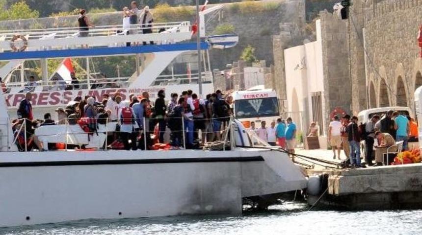 Sahil G&uuml;venlik Botu Değil, Sanki Ka&ccedil;ak Teknesi