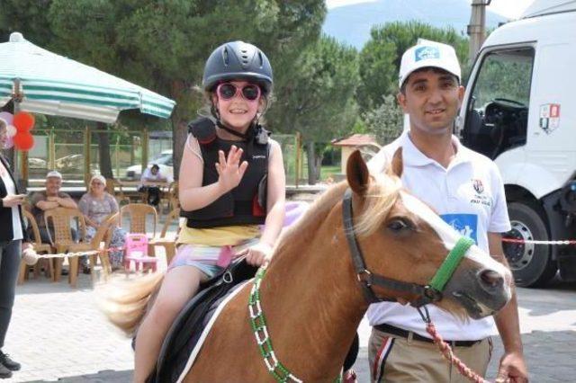 Pony Club, Somalı Çocukların Yüzünü Güldürdü