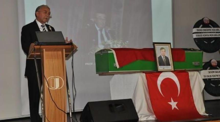 Prof. Dr. Nihat Y&uuml;zg&uuml;ll&uuml;, Eskişehir'de Toprağa Verildi