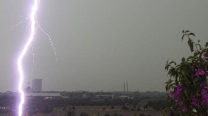 Yıldırımın D&uuml;şt&uuml;ğ&uuml; An...