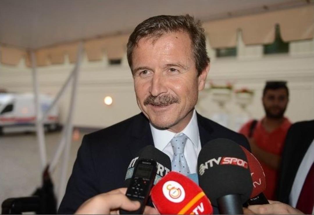 Sel&ccedil;uk İnan&rsquo;ı D&uuml;ğ&uuml;n&uuml;nde Takım Arkadaşları Da Yalnız Bırakmadı