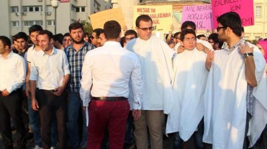 Mursi'ye Verilen Idam Cezasına Kefenli Protesto