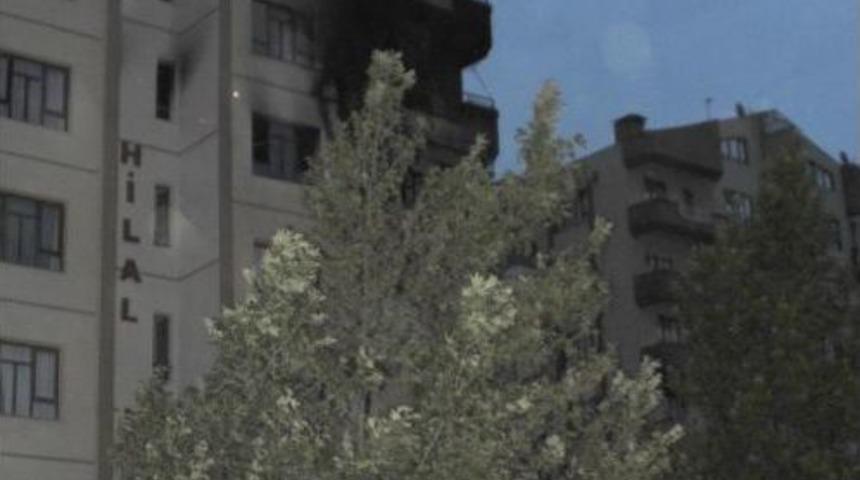 Elektrik Oynayan &Ccedil;ocuk Yangına Neden Oldu: 5 Kişi Dumandan Etkilendi