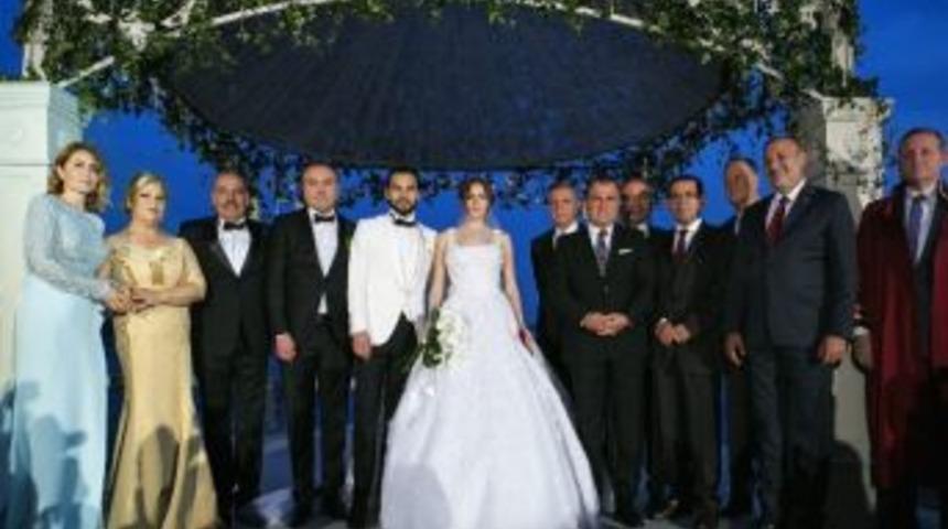 Sel&ccedil;uk İnan D&uuml;nya Evine Girdi