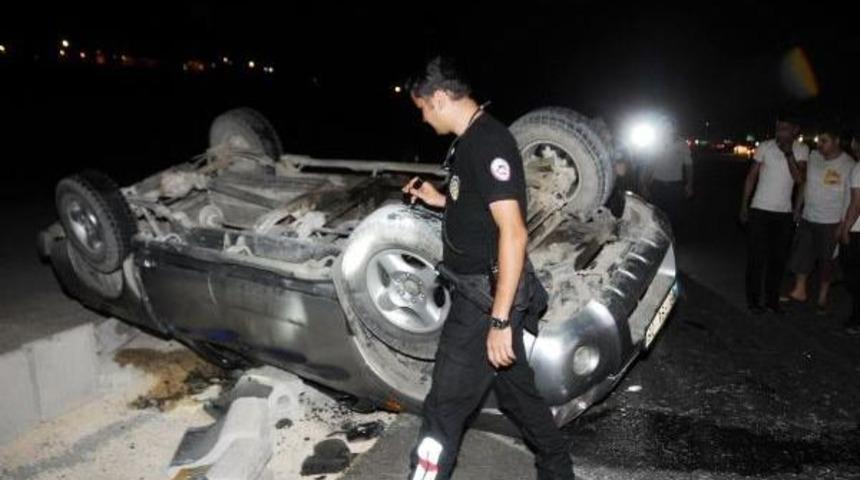 Gaziantep'te Kamyonet Devrildi: 3 Yaralı