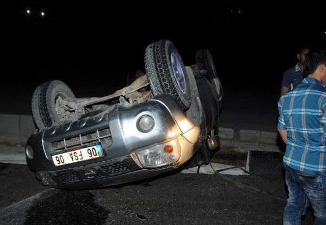 Gaziantep'te Kamyonet Devrildi: 3 Yaralı