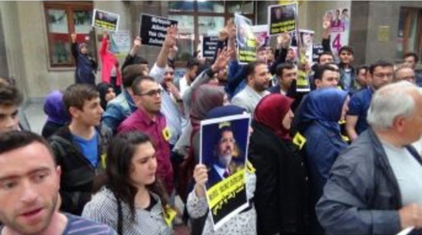 Afyonkarahisarlı Ak Gen&ccedil;ler "mursi" Hakkındaki İdam Kararını Protesto Etti