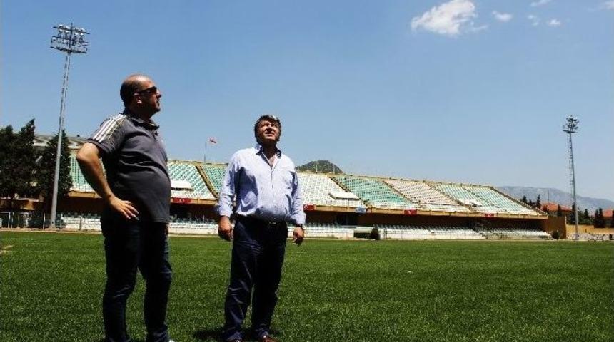 Atat&uuml;rk Stadı Gece Ma&ccedil;larına Hazır
