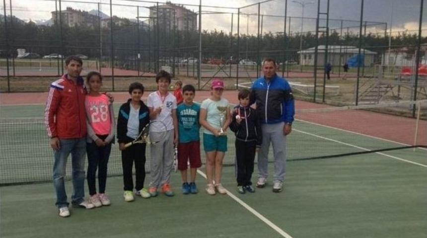 Erzincan Tenis&rsquo;te İlerliyor