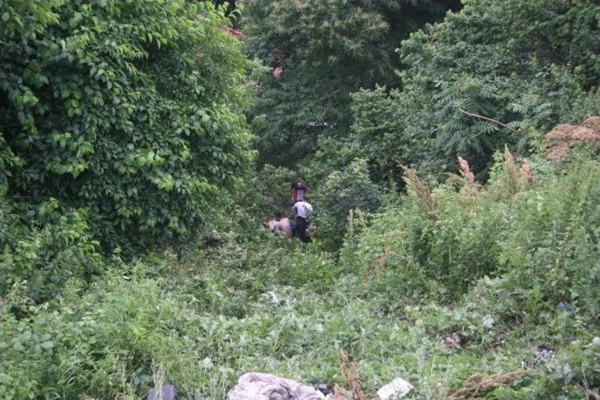 50 Metre U&ccedil;urumdan Aşağıya D&uuml;şen Otomobilde Can Pazarı