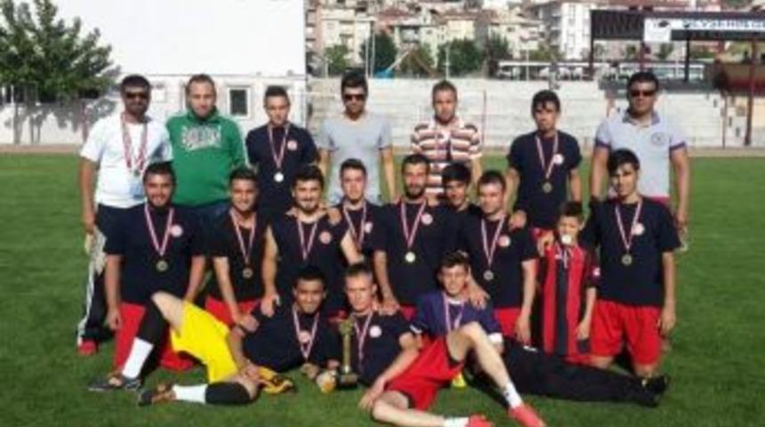 Nevşehir Hacı Bektaş Veli &Uuml;niversitesi Futbol Takımı Şampiyon