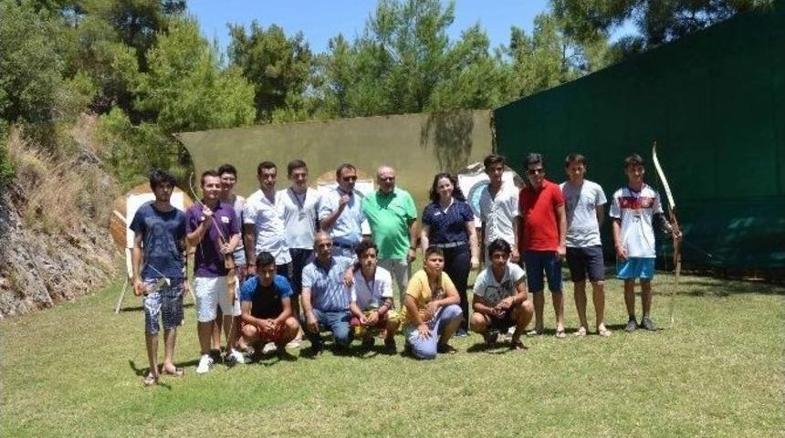 Yurtta Kalan 10 &Ccedil;ocuğa 5 Yıldızlı Karne Tatili