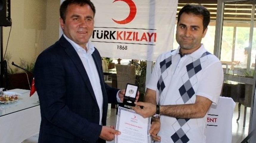 G&uuml;m&uuml;şhane&rsquo;de Kan Bağış&ccedil;ıları Madalyalarını Aldı