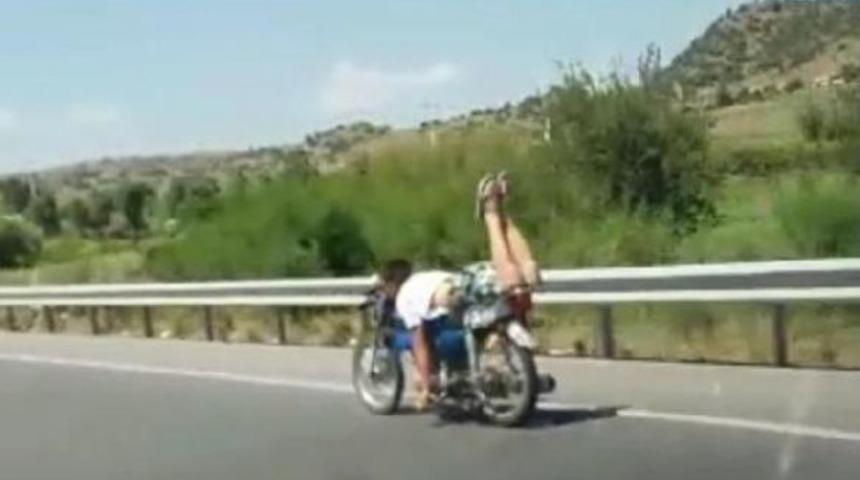 Motosiklet S&uuml;r&uuml;c&uuml;s&uuml;nden Tehlikeli Hareketler