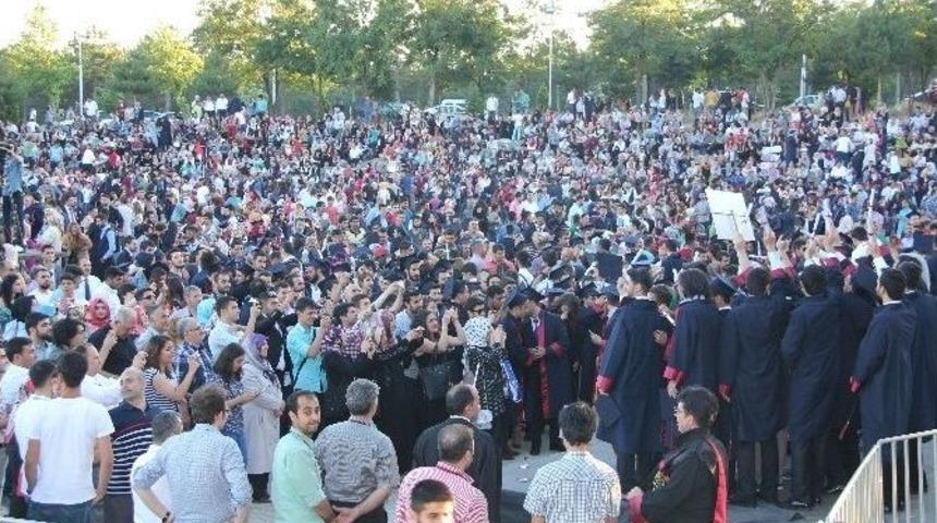 Fırat &Uuml;niversitesi&rsquo;nde Mezuniyet Heyecanı