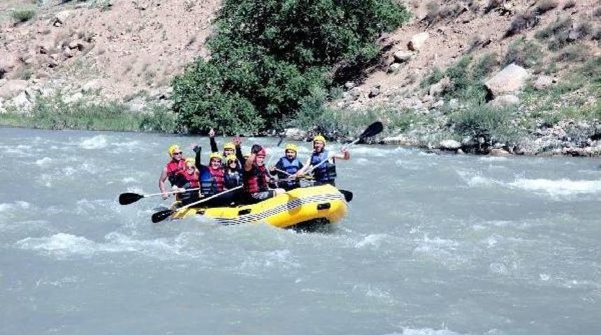 Zap Suyu'nda Rafting Heyecanı