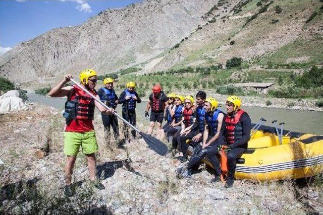 Zap Suyu'nda Rafting Heyecanı