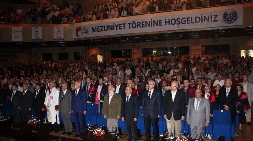 Fatih Sultan Mehmet Vakıf &Uuml;niversitesi İlk Lisans Mezunlarını Verdi