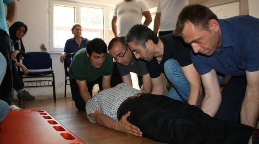 Ey&uuml;p Belediyesi Personeli Deprem Tatbikatından Tam Not Aldı