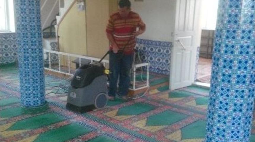 Salihli&rsquo;de Camiler Ramazana Hazır