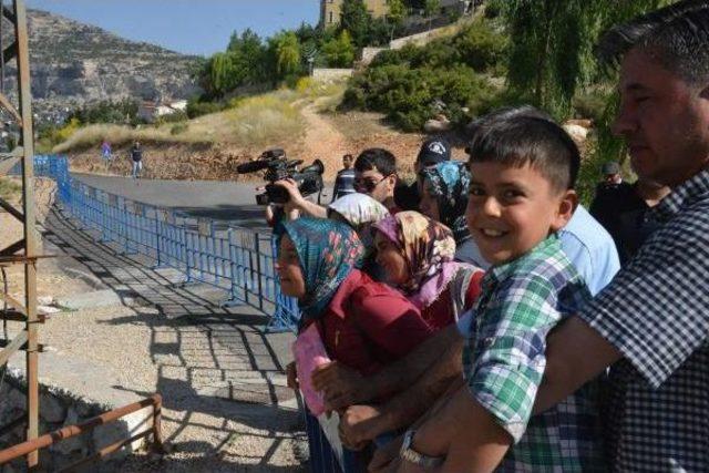 Madenci Eşi Zeynep Tokat: Eşlerimize Kömürü Ekmeğe Dürdürüp De Yedirdiler