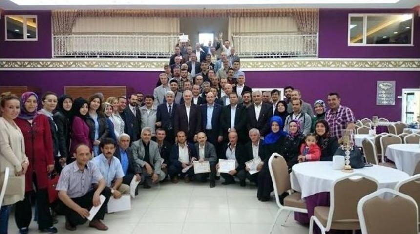 Ak Parti, Mahalle Başkanlarını &Ouml;d&uuml;llendirdi