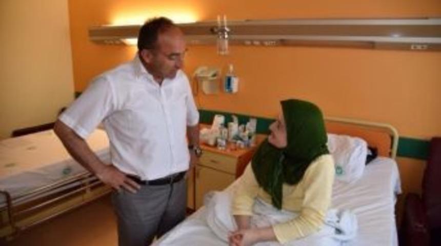 Başkan &Uuml;z&uuml;lmez, Kartepeli Hastaları Ziyaret Etti