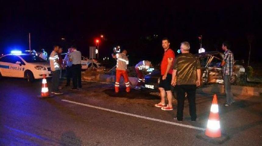 İki Otomobil Çarpıştı: 2 Ölü, 8 Yaralı