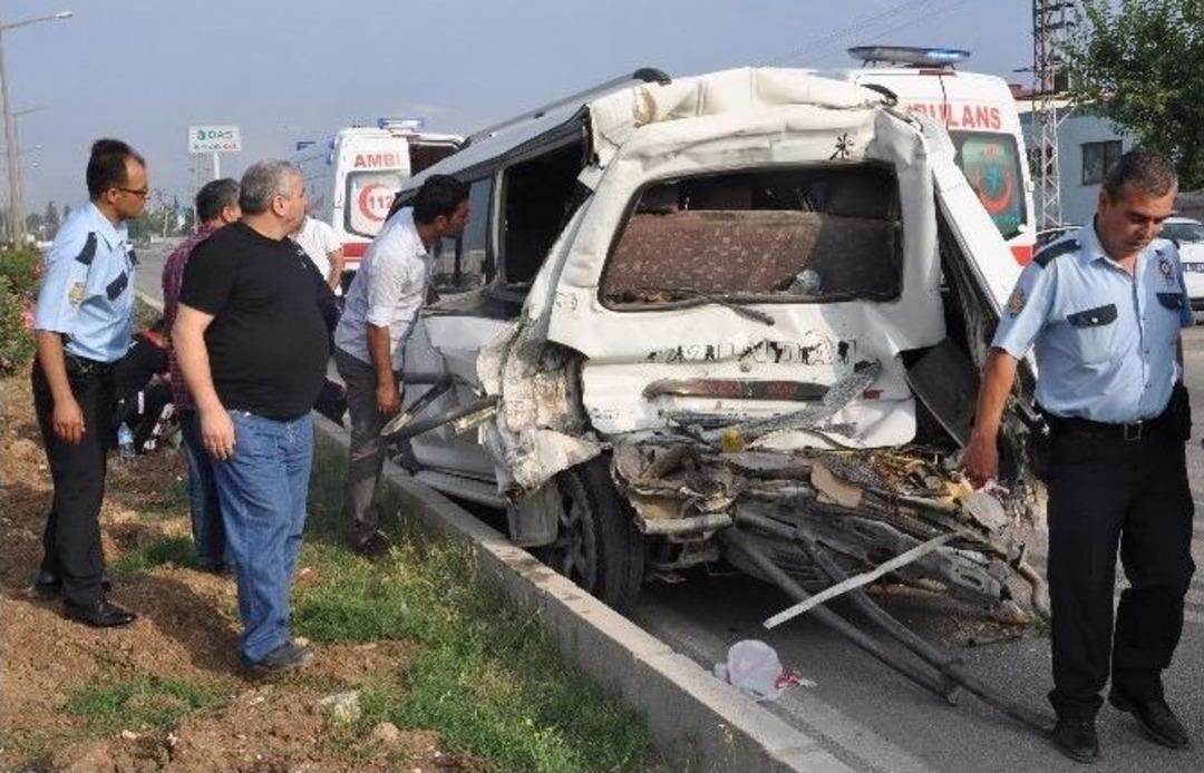 Adana&rsquo;da Trafik Kazası: D&ouml;rt Yaralı