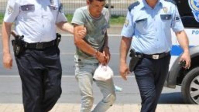 Alman Kadına Usturalı Gasp Teşebbüsü