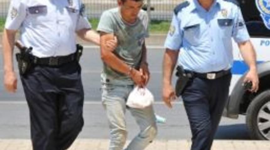 Alman Kadına Usturalı Gasp Teşebb&uuml;s&uuml;